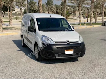 ستروين  بيرلينغو  2017  فان \ باص  عادي  4  140,450  دفع أمامي  أبيض  بنزين