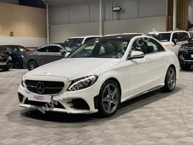 Mercedes-Benz  C-Class  300  2017  Sedan  Automatic  4  119,000  RWD  White  Gasoline