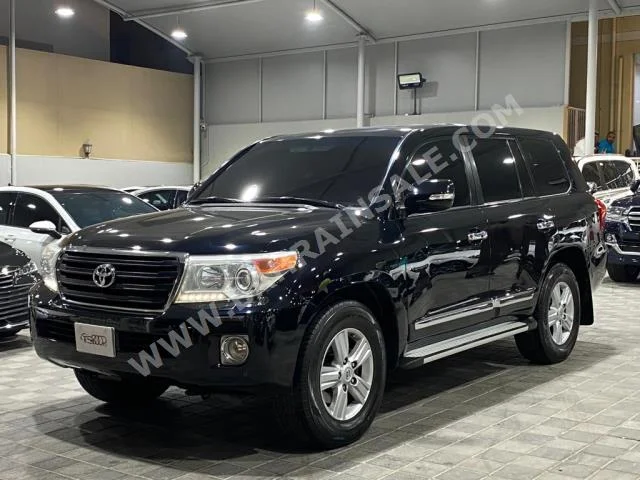 Toyota  Land Cruiser  GXR  2012  SUV  Automatic  8  228,000  4WD  Black  Gasoline