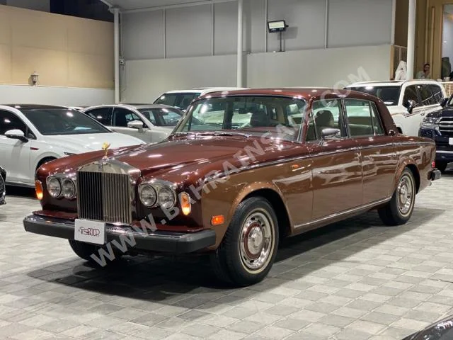 Rolls-Royce  Silver Shadow  1979  Sedan  Automatic  8  118,000  RWD  Maroon  Gasoline