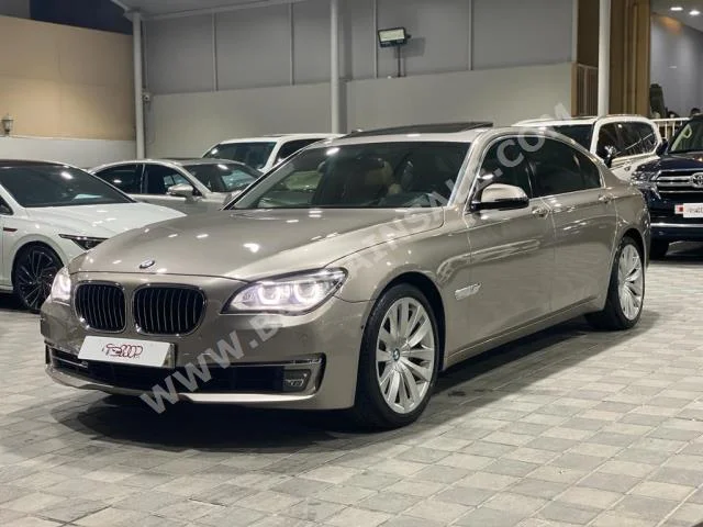 بي ام دبليو  الفئة - السابعة  750 Li  2013  سيدان  اتوماتك  8  94,000  دفع خلفي  ذهبي  بنزين