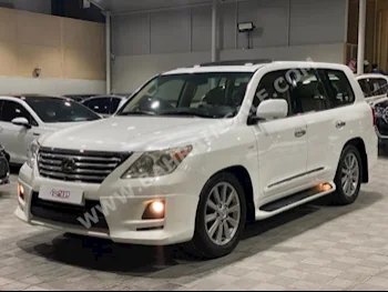 لكزس  ال اكس  570 اس  2010  اس يو في  اتوماتك  8  210,000  دفع رباعي  أبيض  بنزين