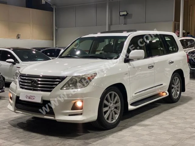 لكزس  ال اكس  570 اس  2010  اس يو في  اتوماتك  8  210,000  دفع رباعي  أبيض  بنزين