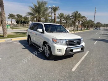 Toyota  Land Cruiser  GXR  2015  SUV  Automatic  8  165,050  AWD  Pearl  Gasoline
