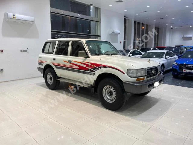 Toyota  Land Cruiser  VX  1997  SUV  Manual  6  253,100  4WD  White  Gasoline