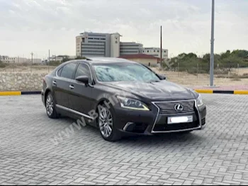 لكزس  ال اس  460 L  2013  سيدان  اتوماتك  8  136,650  دفع خلفي  بني  بنزين
