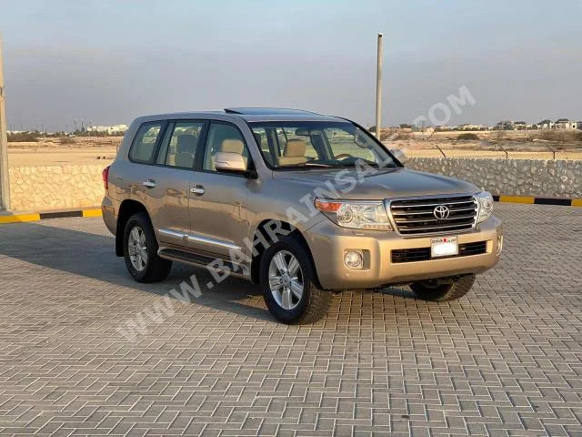تويوتا  لاند كروزر  جي اكس ار  2015  اس يو في  اتوماتك  8  271,800  دفع كلي مستمر  بيج  بنزين