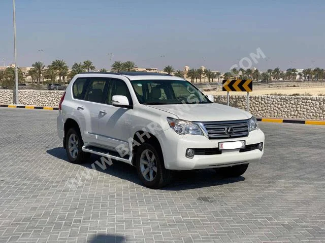 لكزس  جي اكس  460  2013  اس يو في  اتوماتك  8  135,400  دفع كلي مستمر  أبيض لؤلؤي  بنزين