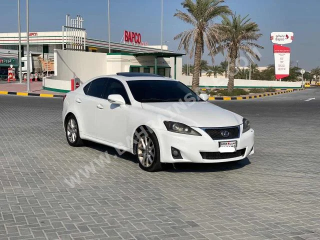 لكزس  اي اس  300  2011  سيدان  اتوماتك  6  213,600  دفع خلفي  أبيض  بنزين