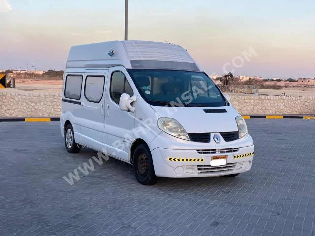 Renault  Trafic Van  2012  Van / Bus  Manual  4  128,900  RWD  White  Gasoline