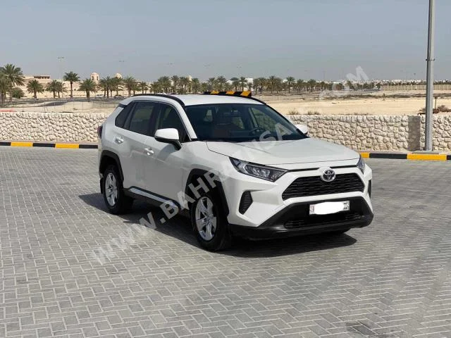 تويوتا  4 راف  2020  اس يو في  اتوماتك  4  23,700  دفع خلفي  أبيض  بنزين