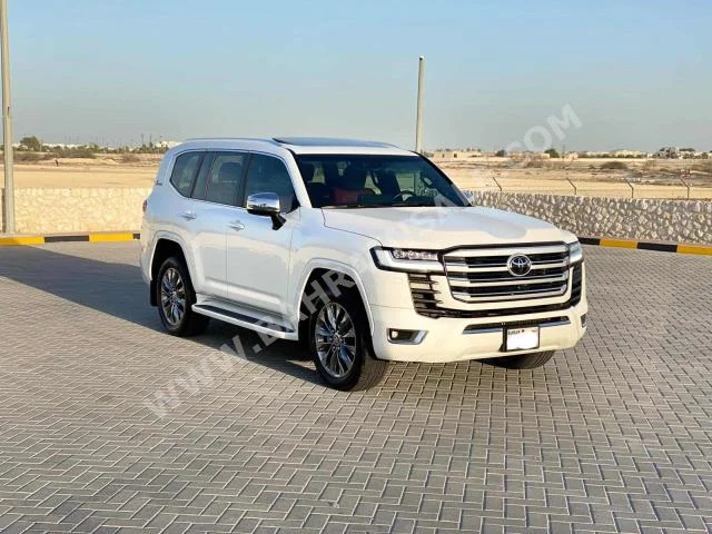 Toyota  Land Cruiser  VXR  2022  SUV  Automatic  6  29,100  AWD  White  Gasoline