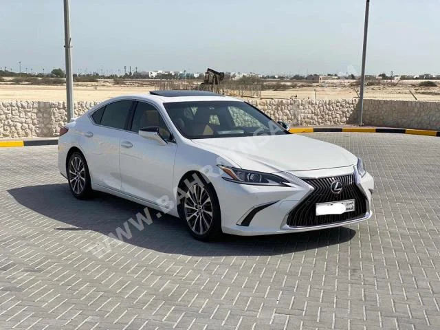 لكزس  اي اس  350  2019  سيدان  اتوماتك  6  132,300  دفع خلفي  أبيض  بنزين