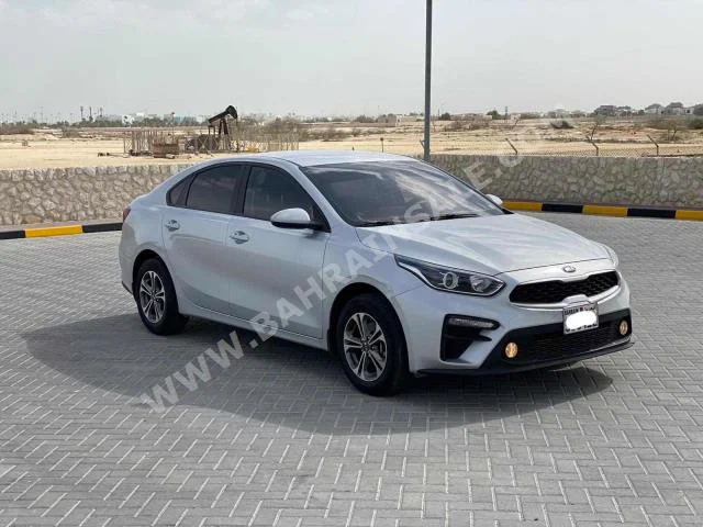 كيا  سيراتو  2021  سيدان  اتوماتك  4  18,700  دفع أمامي  فضي  بنزين