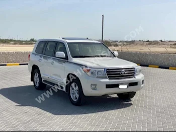 تويوتا  لاند كروزر  جي اكس ار  2014  اس يو في  اتوماتك  8  200,750  دفع كلي مستمر  أبيض لؤلؤي  بنزين