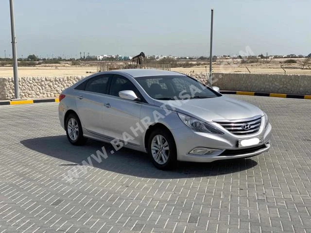 هيونداي  سوناتا  2014  سيدان  اتوماتك  4  102,700  دفع أمامي  فضي  بنزين