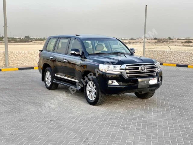 Toyota  Land Cruiser  GXR  2016  SUV  Automatic  8  199,950  AWD  Black  Gasoline