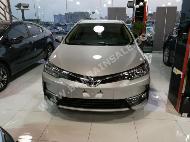 Toyota  Corolla  XLI  2017  Sedan  Automatic  4  0  FWD  Silver  Gasoline