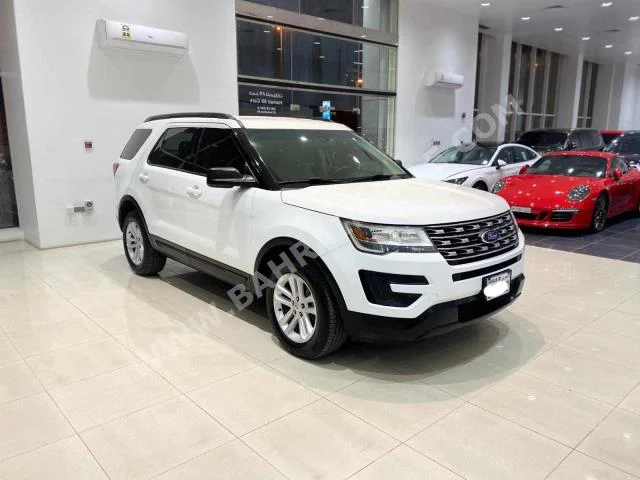 Ford  Explorer  2016  SUV  Automatic  6  118,150  4WD  White  Gasoline