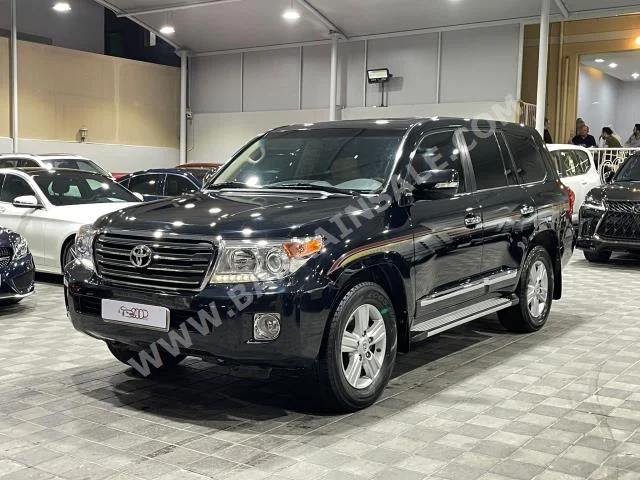 Toyota  Land Cruiser  GXR  2012  SUV  Automatic  8  290,000  4WD  Black  Gasoline