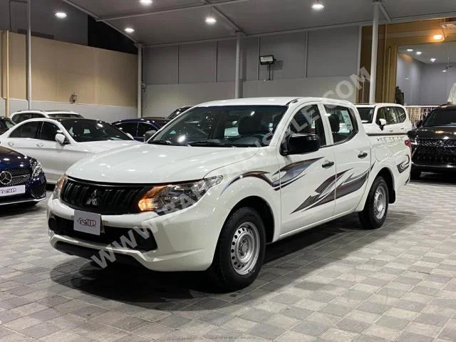 متسوبيشي  ال 200  2018  بيكب  عادي  4  60,000  دفع رباعي  أبيض  بنزين