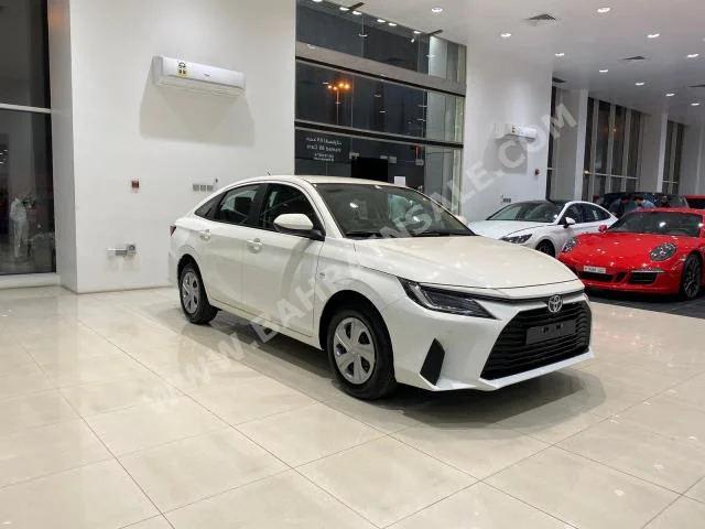 Toyota  Yaris  2022  Sedan  Automatic  4  10  FWD  White  Gasoline
