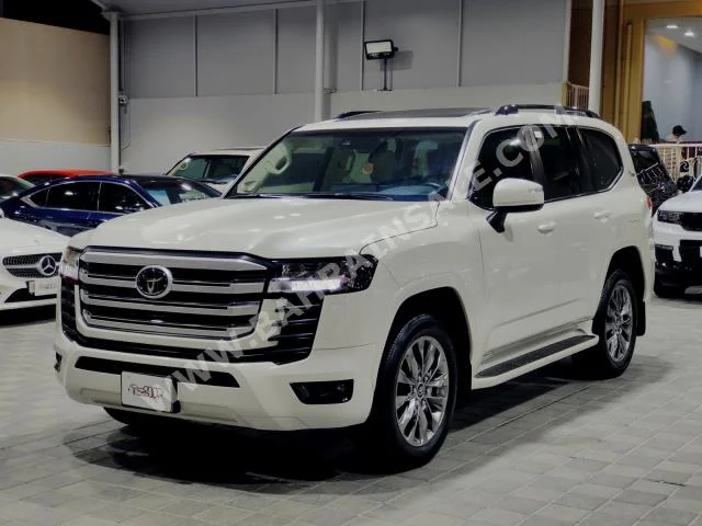 Toyota  Land Cruiser  GXR  2022  SUV  Automatic  6  25,000  4WD  Pearl  Gasoline