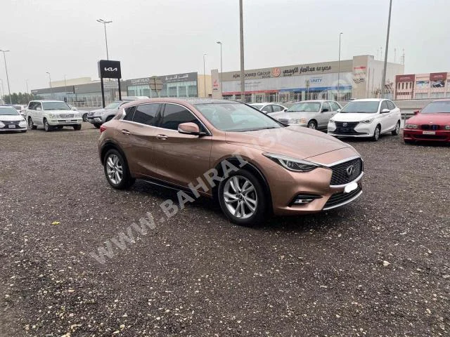 انفنيتي  كيو  40  2018  هاتشباك  اتوماتك  4  37,400  دفع أمامي  ذهبي  بنزين