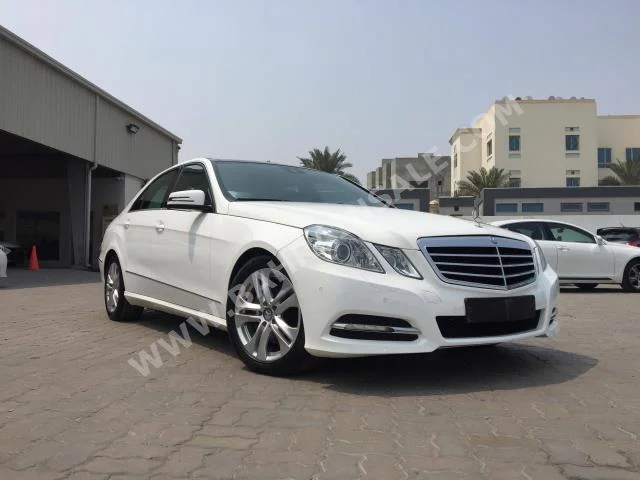 Mercedes-Benz  E-Class  300  2013  Sedan  Automatic  8  112,000  RWD  White  Gasoline