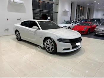 دودج  تشارجر  ار تي  2015  سيدان  اتوماتك  8  108,000  دفع خلفي  أبيض  بنزين
