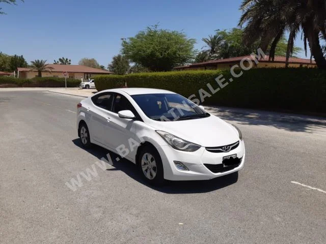 Hyundai  Elantra  2014  Sedan  Automatic  4  128,700  FWD  White  Gasoline