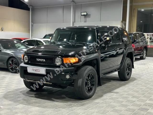 Toyota  FJ Cruiser  TRD  2015  SUV  Automatic  6  140,000  4WD  Black  Gasoline