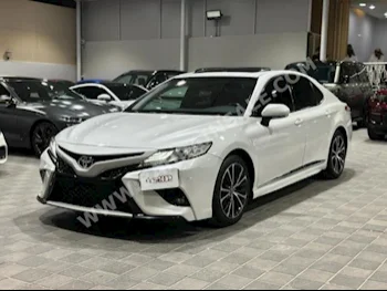 Toyota  Camry  SE  2018  Sedan  Automatic  6  130,000  FWD  White  Gasoline
