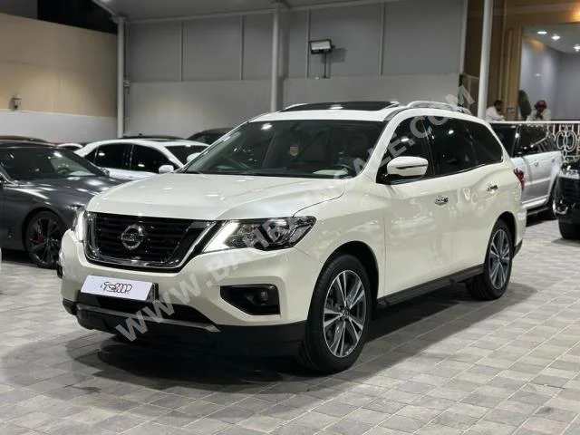 نيسان  باثفايندر  اس في  2019  اس يو في  اتوماتك  6  40,000  دفع رباعي  أبيض  بنزين
