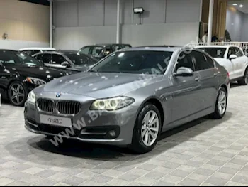 بي ام دبليو  الفئة - الخامسة  520i  2016  سيدان  اتوماتك  4  160,000  دفع خلفي  رمادي  بنزين