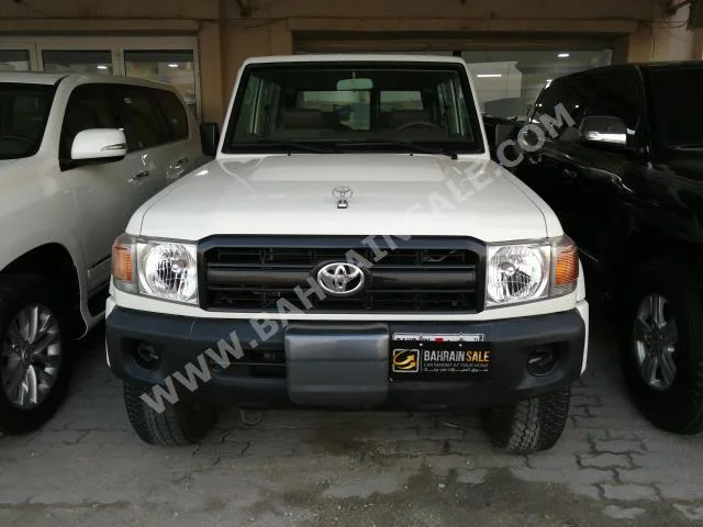 Toyota  Land Cruiser  2014  SUV  Automatic  6  20,000  4WD  White  Gasoline