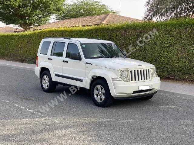 جييب  شيروكي  2010  اس يو في  اتوماتك  6  211,800  دفع خلفي  أبيض  بنزين