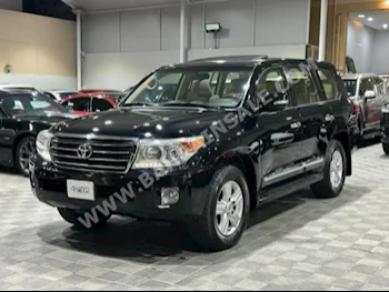 Toyota  Land Cruiser  GXR  2015  SUV  Automatic  8  230,000  4WD  Black  Gasoline