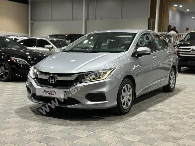 هوندا  سيتي  2019  سيدان  اتوماتك  4  118,000  دفع أمامي  فضي  بنزين