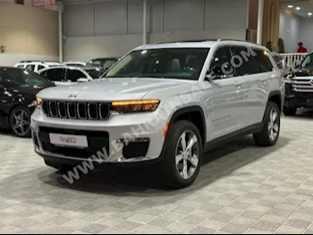 Jeep  Cherokee  2022  SUV  Automatic  6  8,000  4WD  Silver  Gasoline