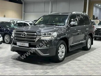 Toyota  Land Cruiser  GXR  2016  SUV  Automatic  8  174,000  4WD  Gray  Gasoline