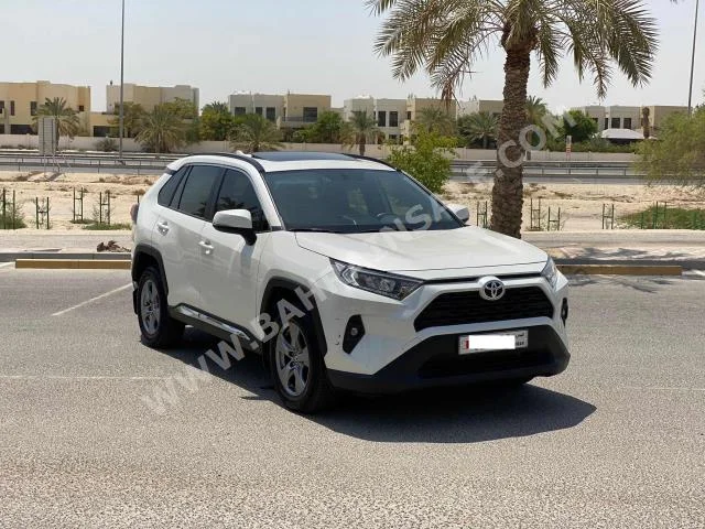 تويوتا  4 راف  2022  اس يو في  اتوماتك  4  10,750  دفع خلفي  أبيض  بنزين