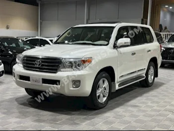 Toyota  Land Cruiser  GXR  2015  SUV  Automatic  8  199,000  4WD  White  Gasoline