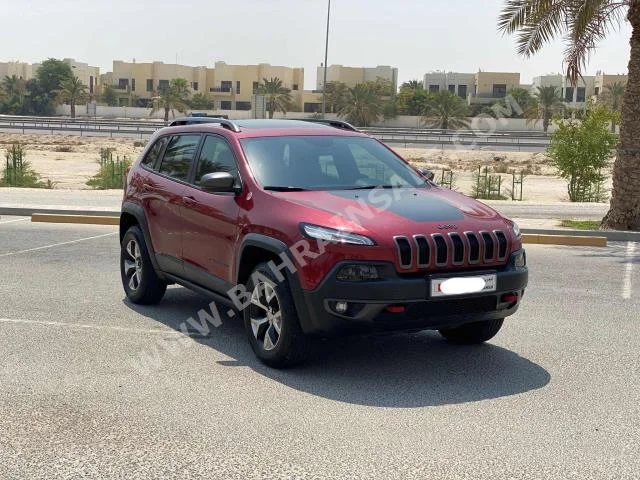 جييب  شيروكي  2017  اس يو في  اتوماتك  6  61,500  دفع رباعي  أحمر  بنزين