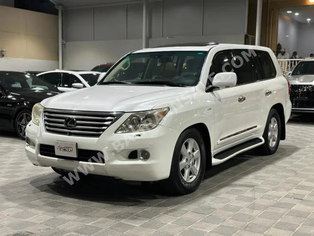 Lexus  LX  570  2009  SUV  Automatic  8  247,000  4WD  White  Gasoline