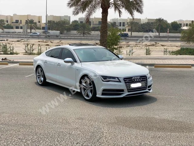 اودي  اس  7  2014  سيدان  اتوماتك  8  89,300  دفع كلي مستمر  أبيض  بنزين