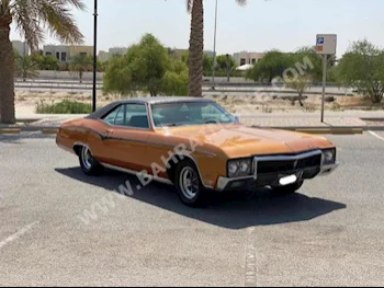 بويك  ريفيرا  1970  كلاسك  اتوماتك  8  30,450  دفع خلفي  ذهبي  بنزين