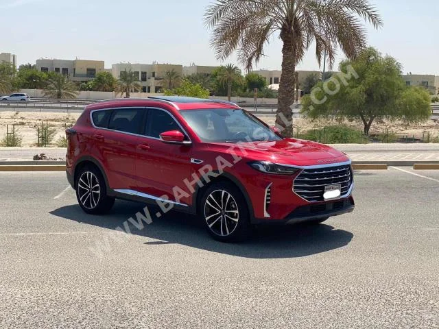 شيري  شيري  2023  اس يو في  اتوماتك  4  16,800  دفع أمامي  أحمر  بنزين