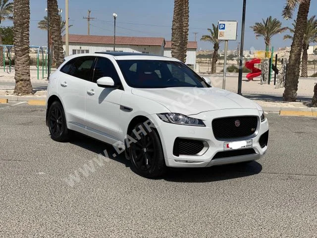 جاكوار  اف - بيس  2017  اس يو في  اتوماتك  6  77,950  دفع كلي مستمر  أبيض  بنزين