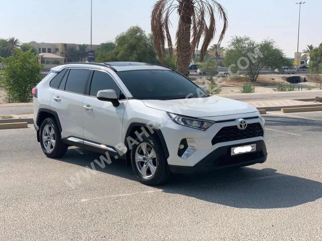 Toyota  Rav 4  2020  SUV  Automatic  4  52,250  RWD  White  Gasoline